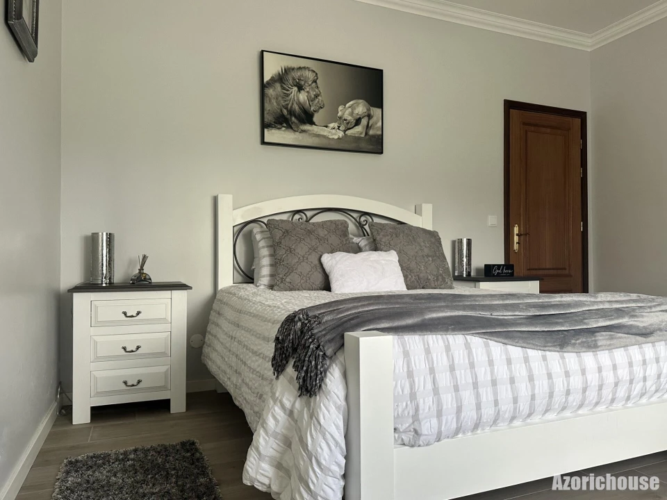 Moradia T6 para Venda em Rabo de Peixe Foto 28