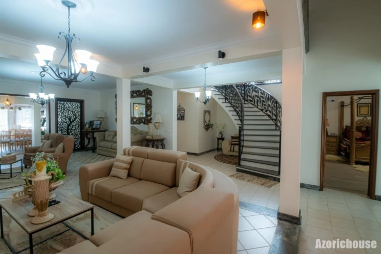 Moradia T6 para Venda em Rabo de Peixe Foto 11