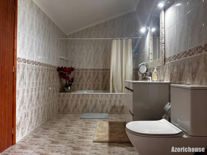 Moradia T6 para Venda em Rabo de Peixe Foto 44