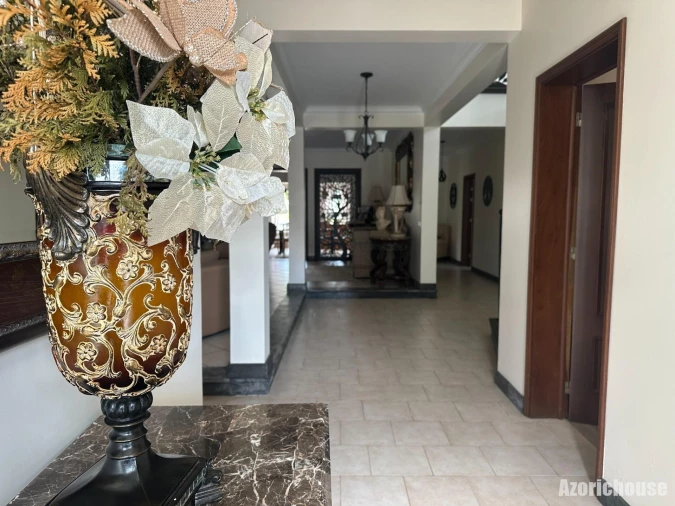 Moradia T6 para Venda em Rabo de Peixe Foto 11