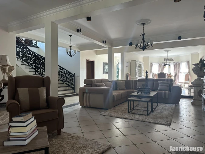 Moradia T6 para Venda em Rabo de Peixe Foto 14