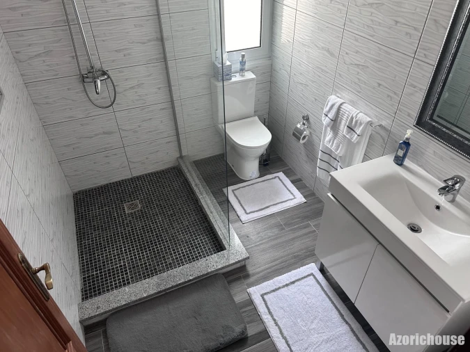 Moradia T6 para Venda em Rabo de Peixe Foto 25