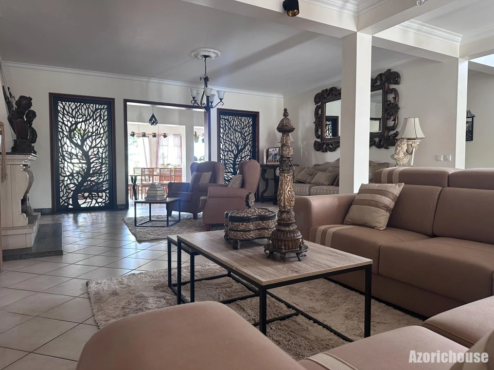 Moradia T6 para Venda em Rabo de Peixe Foto 13