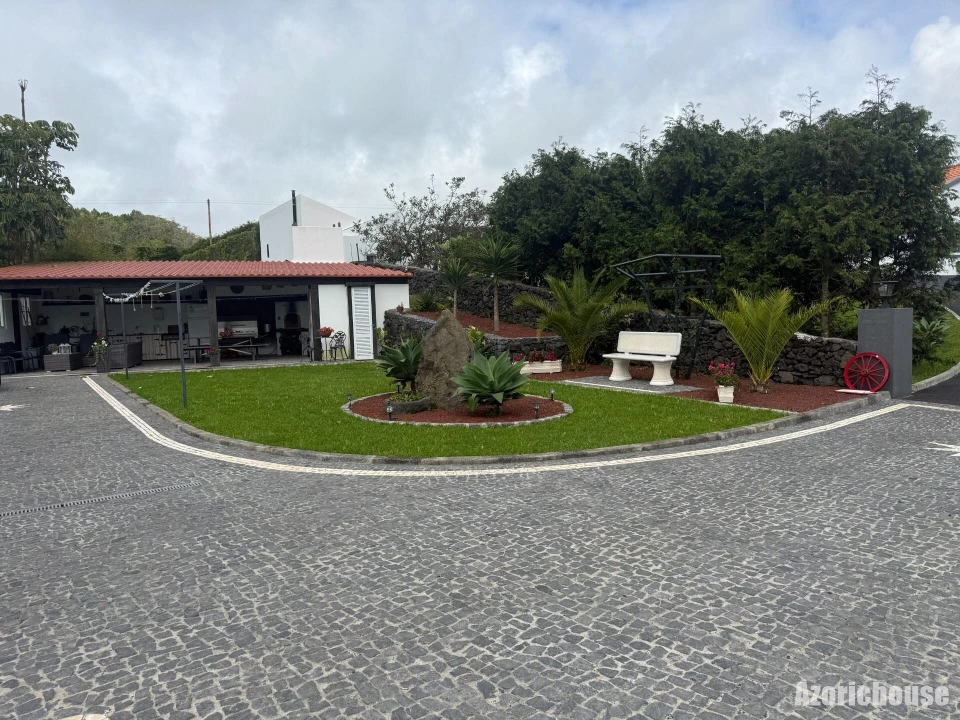 Moradia T6 para Venda em Rabo de Peixe Foto 4