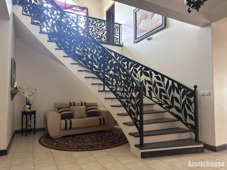 Moradia T6 para Venda em Rabo de Peixe Foto 35