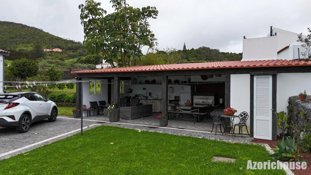 Moradia T6 para Venda em Rabo de Peixe Foto 5