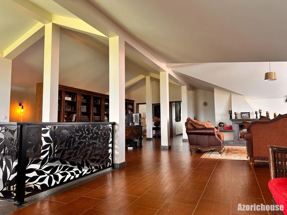 Moradia T6 para Venda em Rabo de Peixe Foto 37