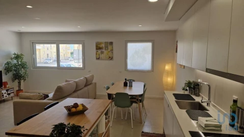 Apartamento T2 para Venda em Atouguia da Baleia