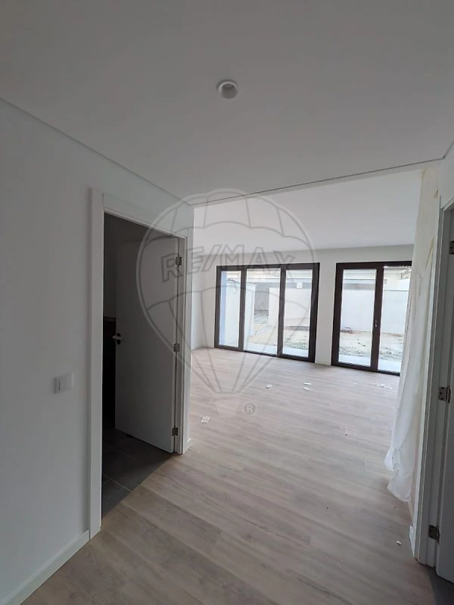 Apartamento T2 para Venda em Campanhã Foto 8