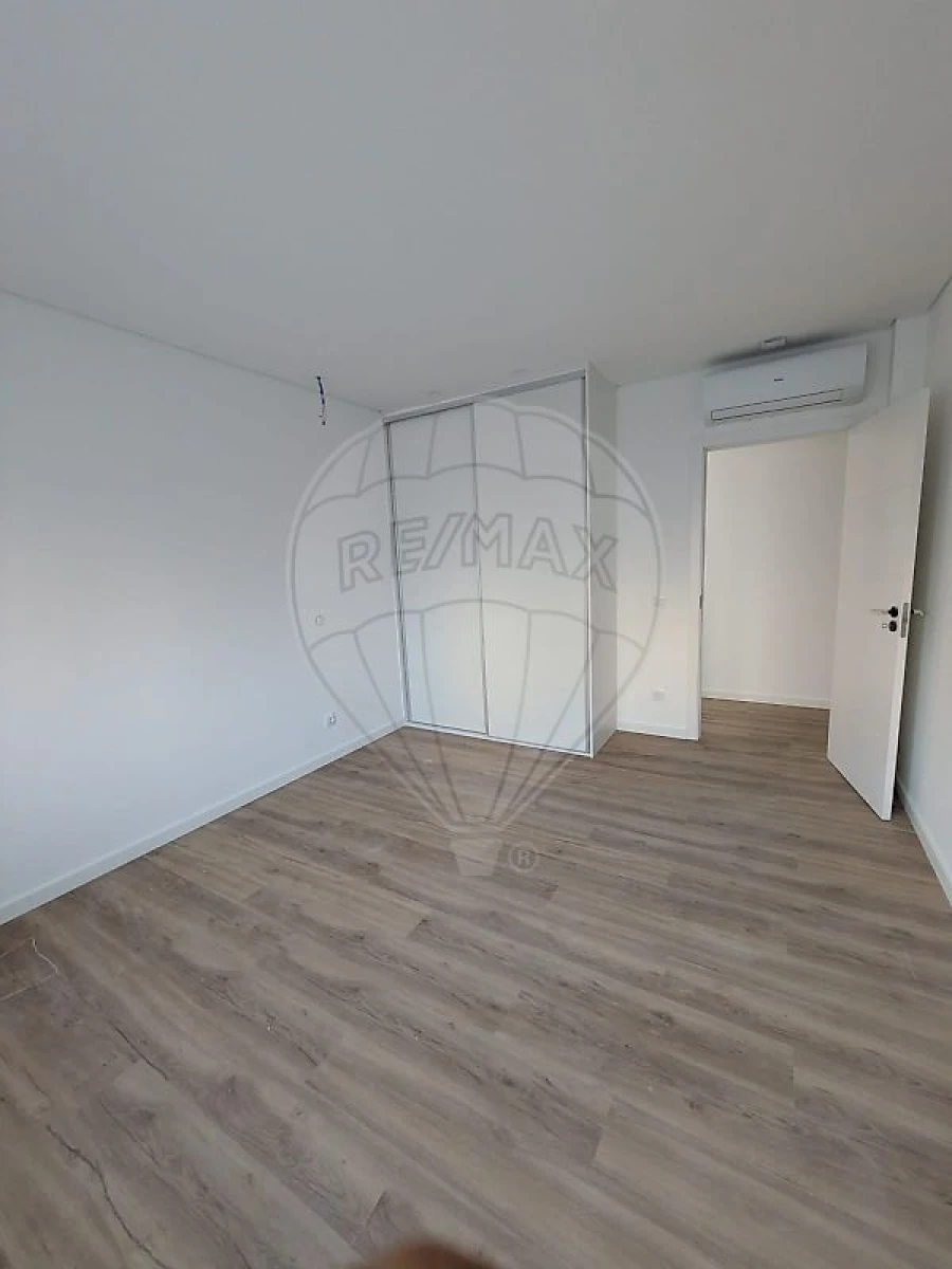 Apartamento T2 para Venda em Campanhã Foto 3