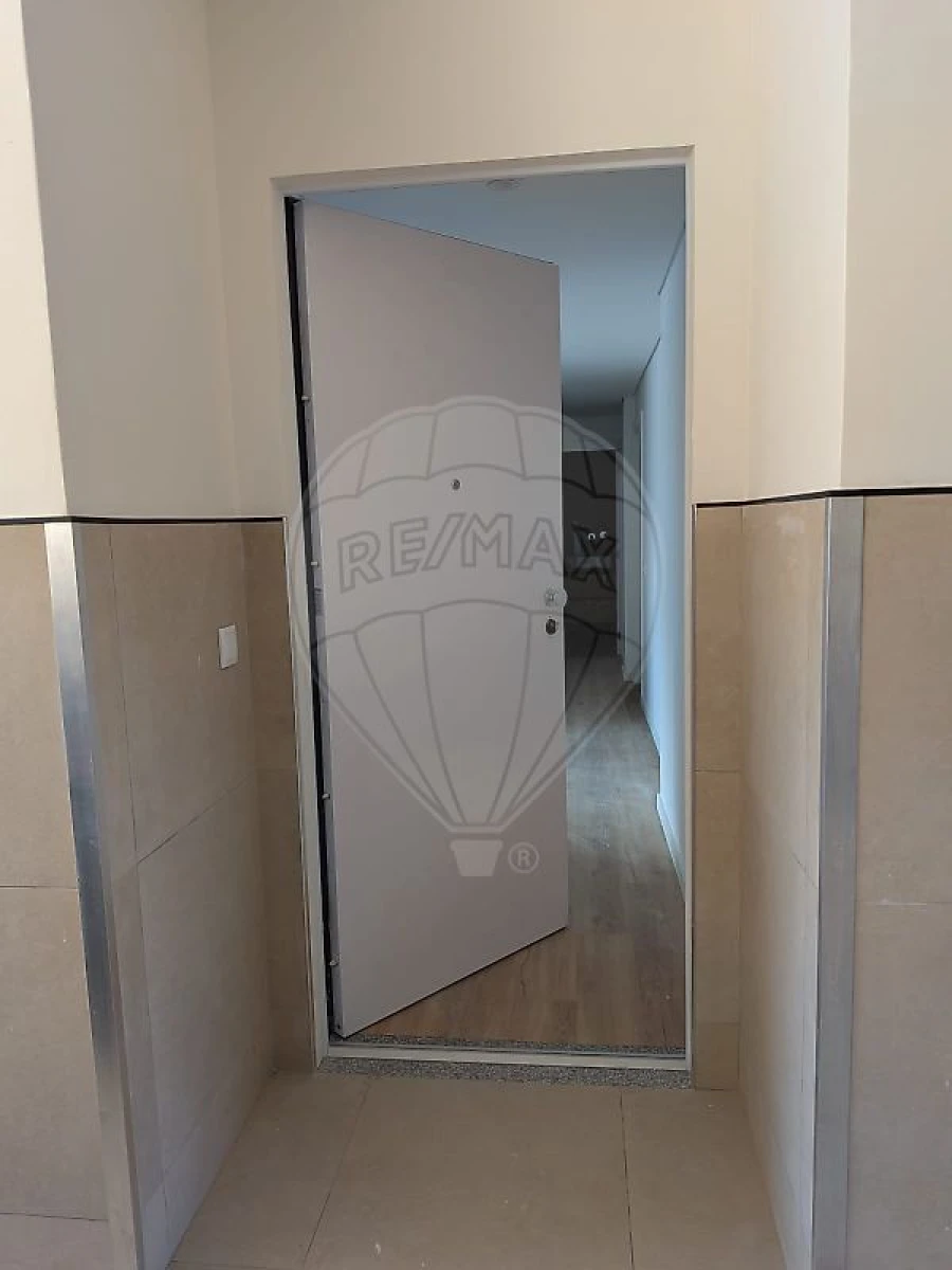 Apartamento T2 para Venda em Campanhã Foto 9