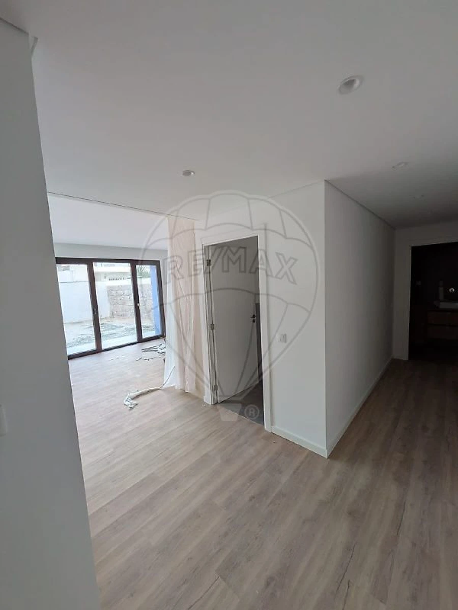 Apartamento T2 para Venda em Campanhã Foto 5