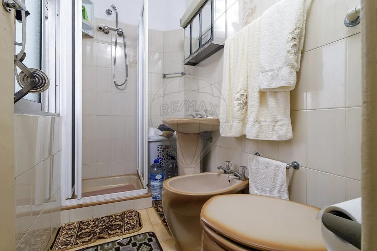 Prédio para Venda em Sacavém e Prior Velho Foto 13