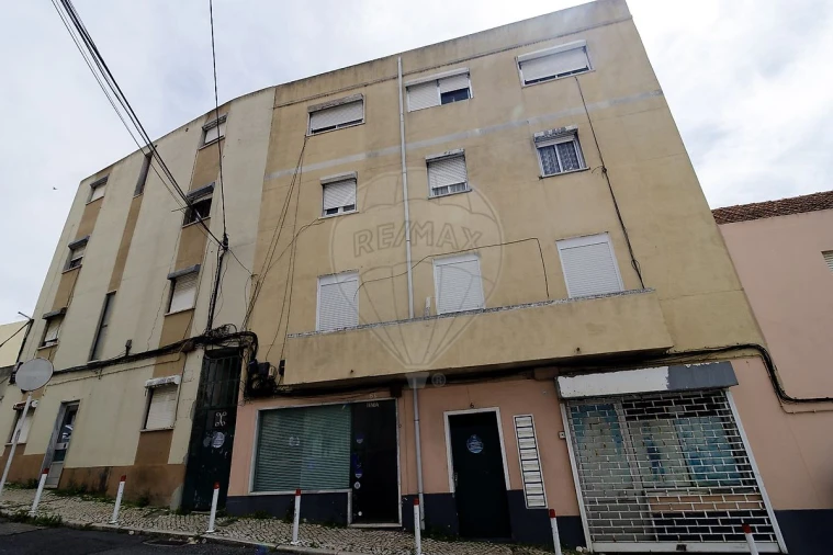 Prédio para Venda em Sacavém e Prior Velho Foto 28