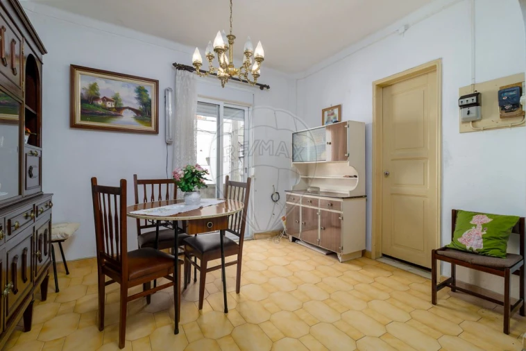 Prédio para Venda em Sacavém e Prior Velho Foto 5