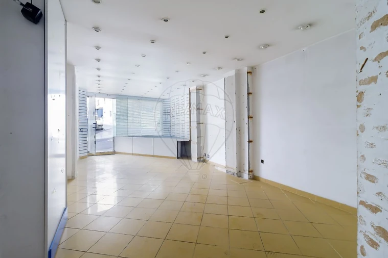 Prédio para Venda em Sacavém e Prior Velho Foto 24