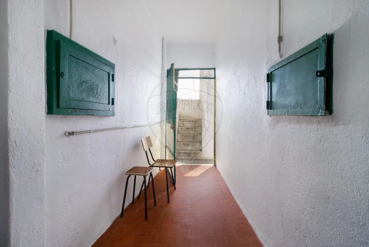 Prédio para Venda em Sacavém e Prior Velho Foto 14