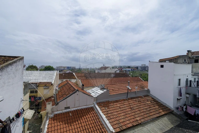 Prédio para Venda em Sacavém e Prior Velho Foto 19