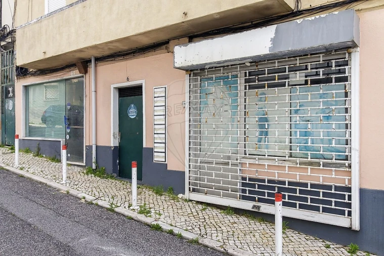 Prédio para Venda em Sacavém e Prior Velho Foto 27