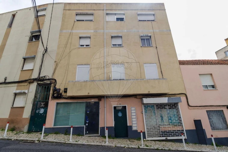 Prédio para Venda em Sacavém e Prior Velho Foto 26