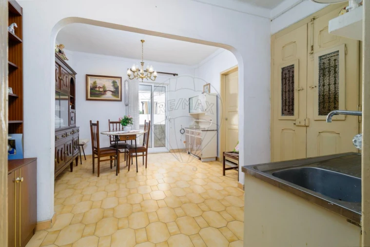 Prédio para Venda em Sacavém e Prior Velho