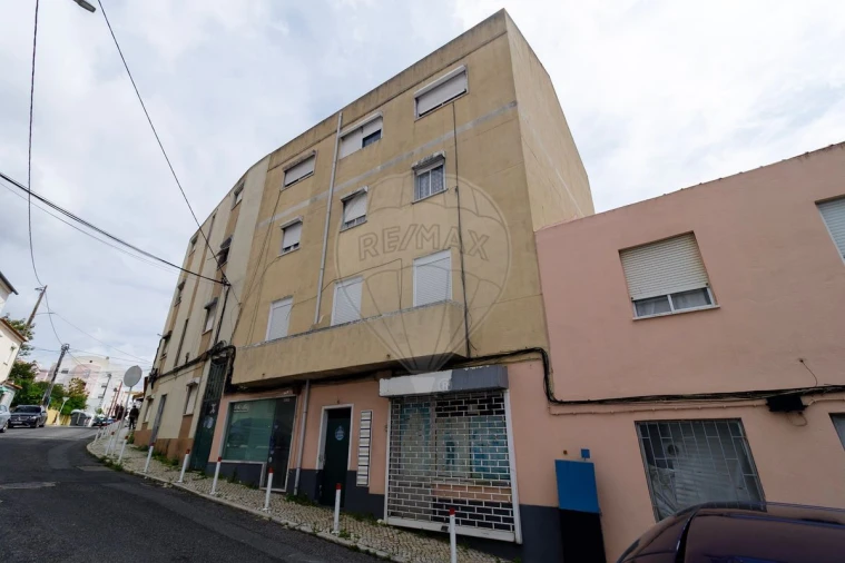 Prédio para Venda em Sacavém e Prior Velho Foto 2