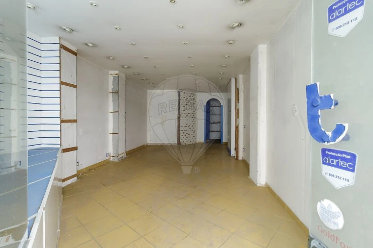 Prédio para Venda em Sacavém e Prior Velho Foto 23