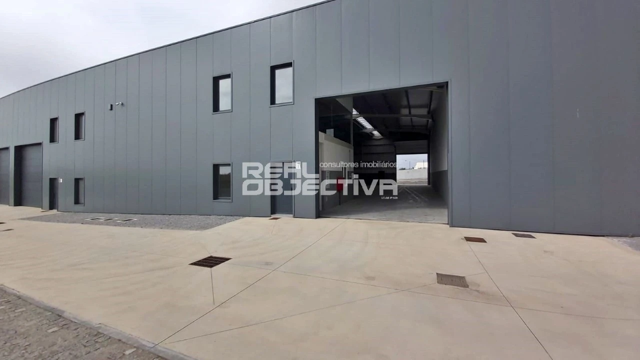 Armazém para Arrendamento em Aver-O-Mar, Amorim e Terroso Foto 1