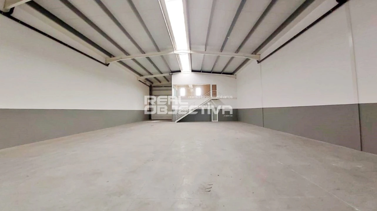 Armazém para Arrendamento em Aver-O-Mar, Amorim e Terroso Foto 2