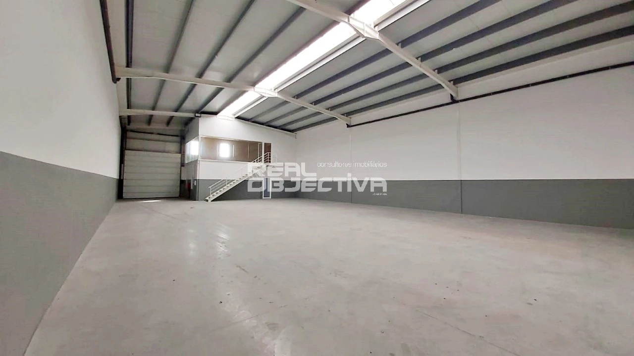 Armazém para Arrendamento em Aver-O-Mar, Amorim e Terroso Foto 3