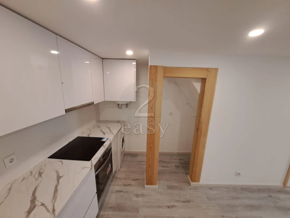 Apartamento T1 para Arrendamento em Misericórdia Foto 2