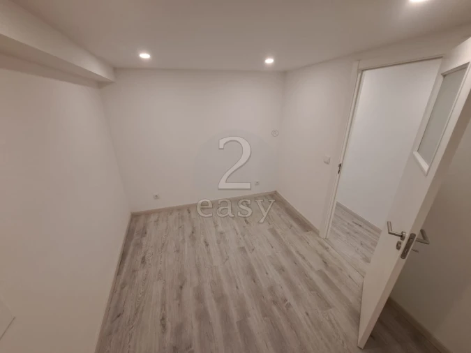 Apartamento T1 para Arrendamento em Misericórdia Foto 9