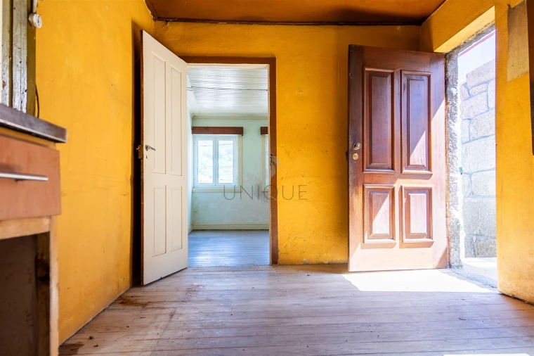 Moradia T8 para Venda em Fornos Foto 30