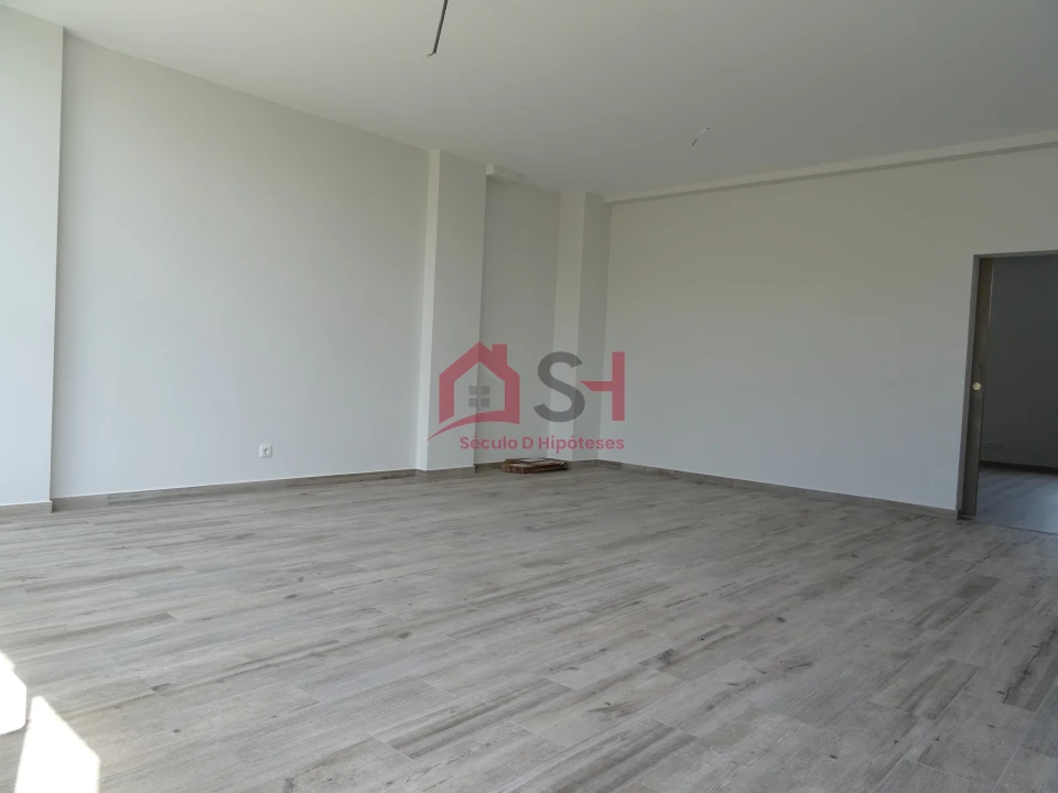 Loja para Venda em Santa Maria, São Pedro e Matacães Foto 1