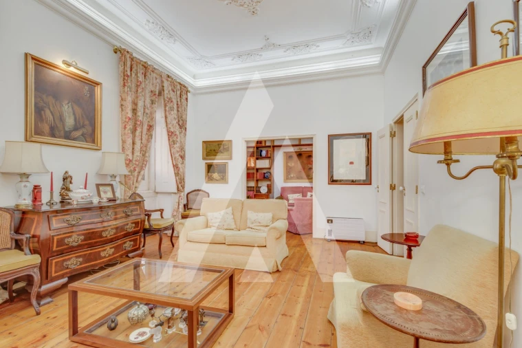 Apartamento T5 para Venda em Misericórdia Foto 2