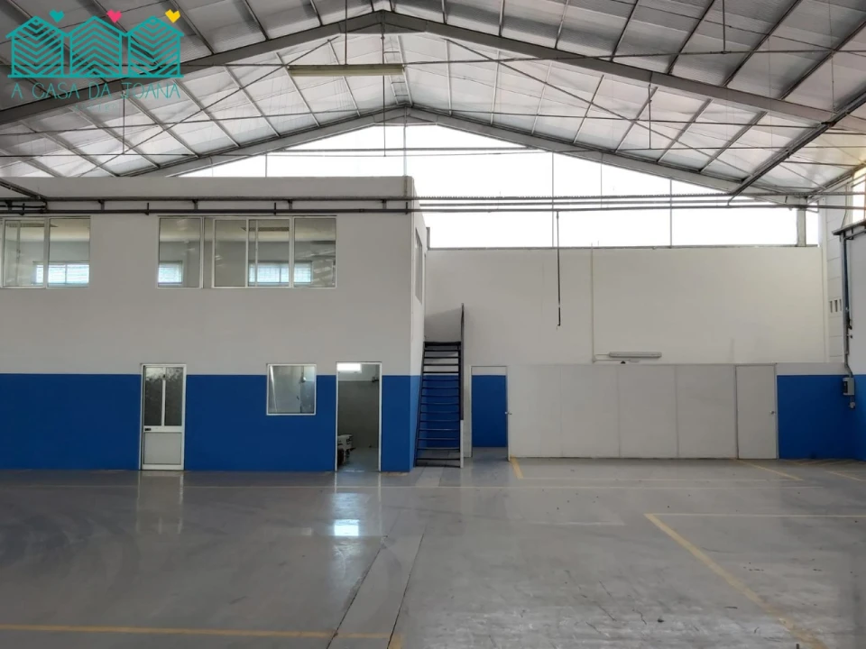 Armazém para Arrendamento em Travassô e Óis da Ribeira Foto 3