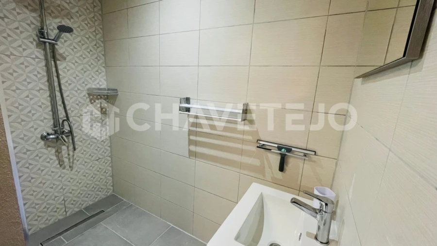 Quinta T6 para Venda em Avo Foto 41