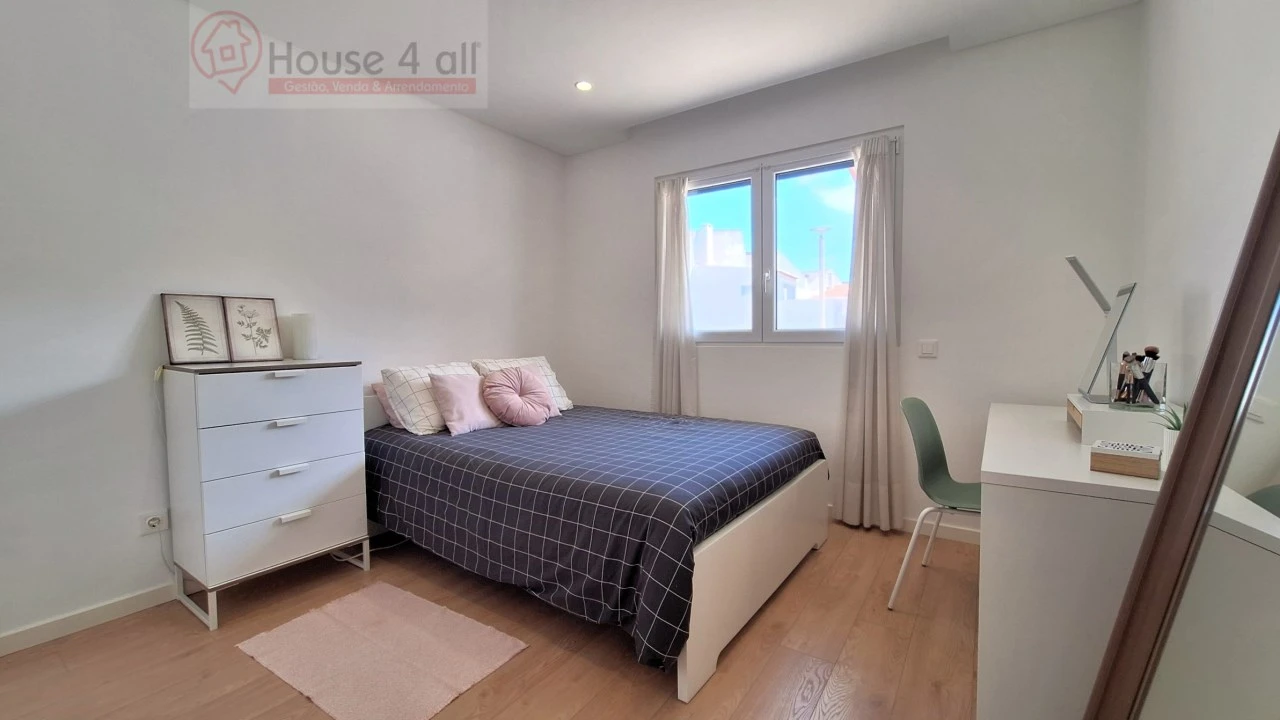 Apartamento T2 para Venda em Atouguia da Baleia Foto 9