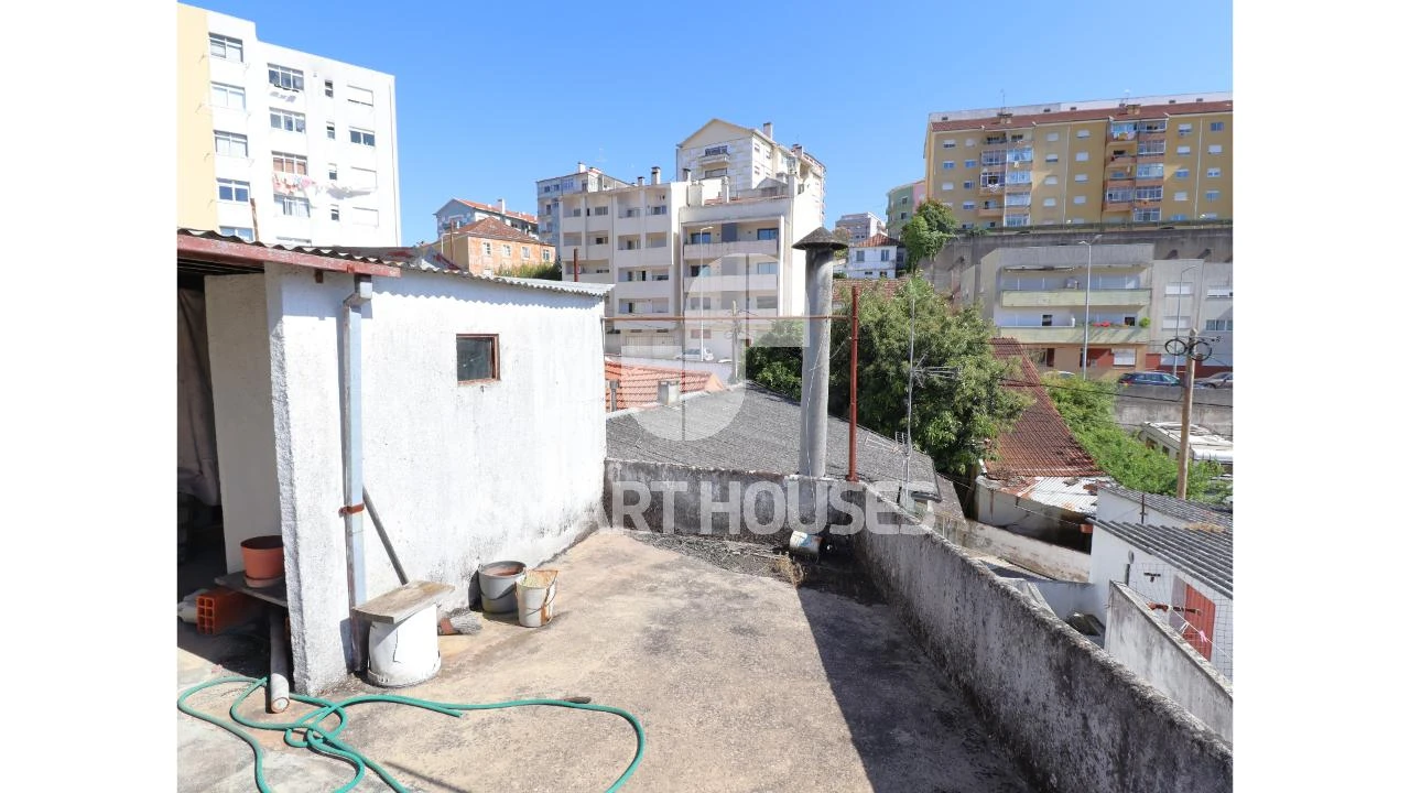 Moradia T3 para Venda em Santo Antonio dos Olivais Foto 40