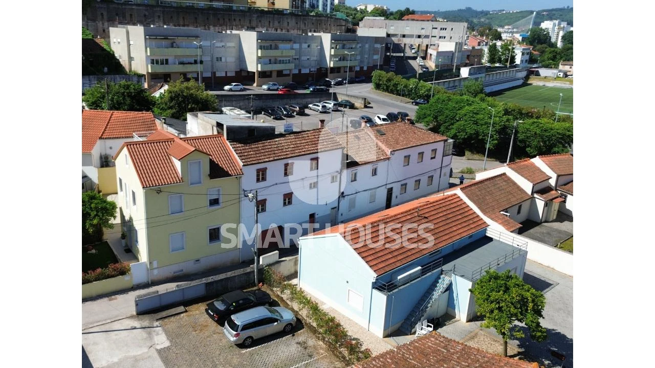 Moradia T3 para Venda em Santo Antonio dos Olivais Foto 1