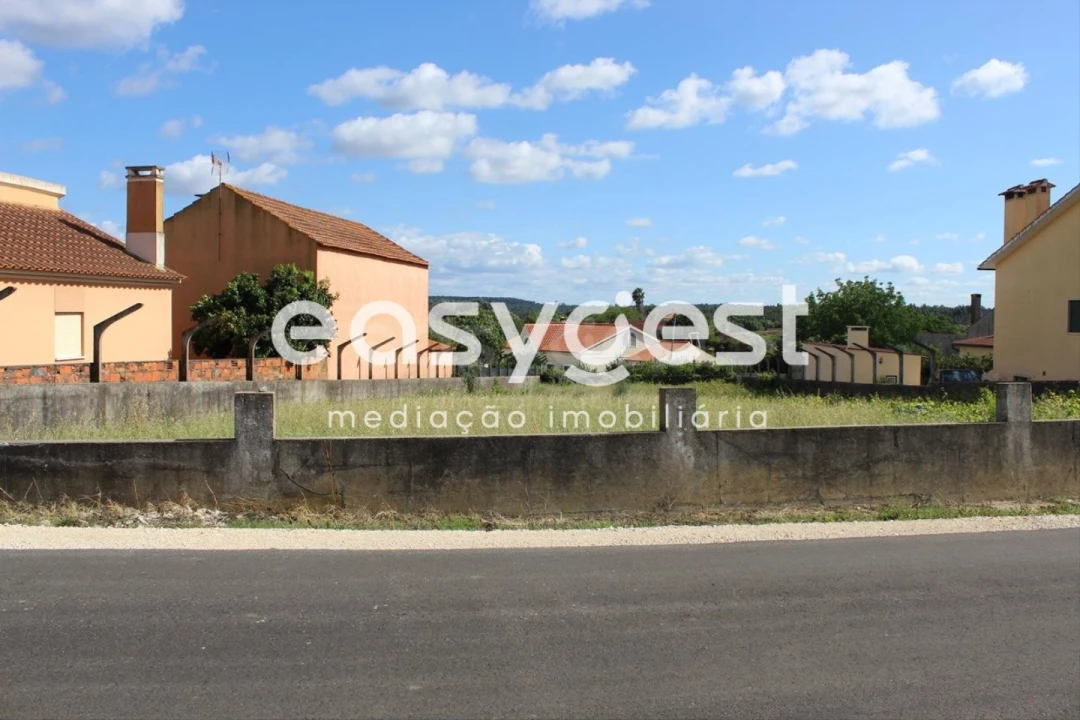 Terreno para Venda em São João Baptista e Santa Maria dos Olivais Foto 1