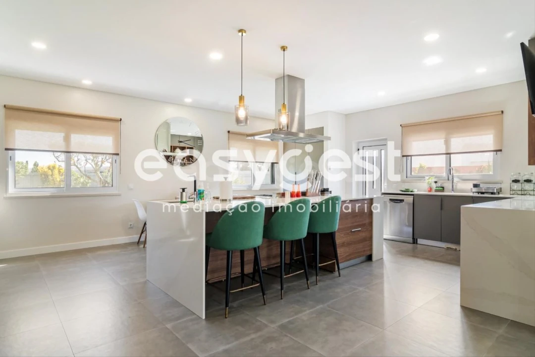 Moradia T4 para Venda em Quinta do Anjo Foto 7