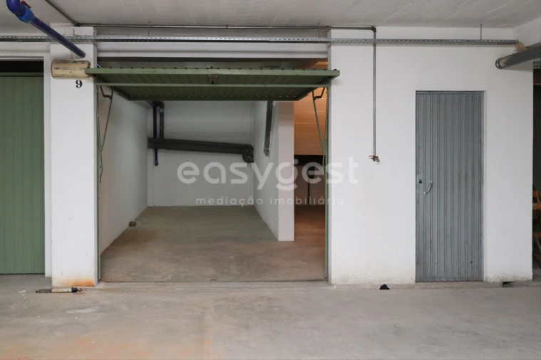 Garagem para Venda em União das Freguesias de Setúbal Foto 2