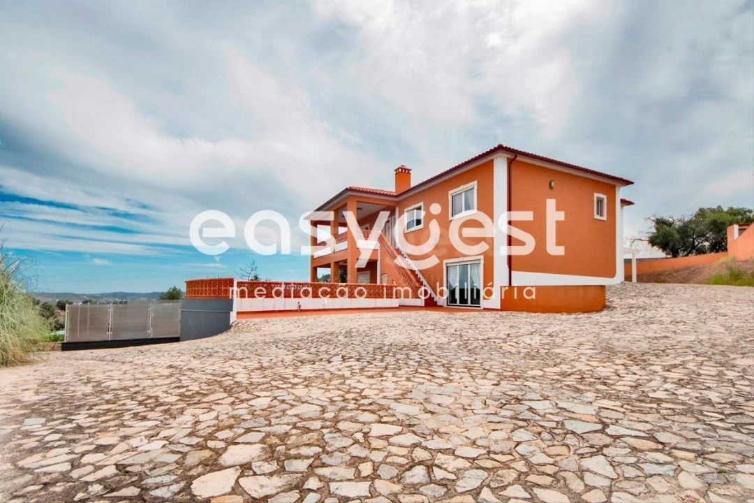 Moradia T4 para Venda em Serra e Junceira Foto 11