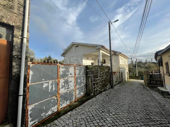 Moradia T2 para Venda em Abrunhosa-A-Velha Foto 1