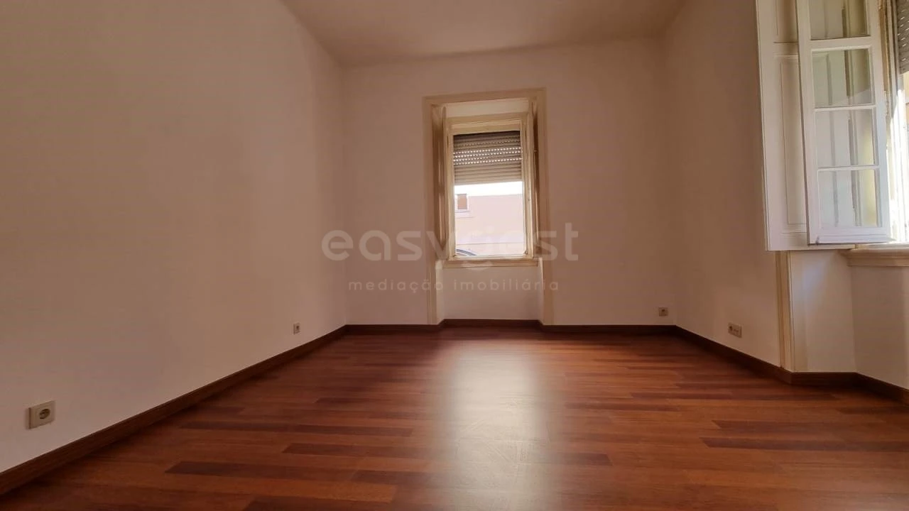 Apartamento T4 para Venda em Ajuda Foto 5