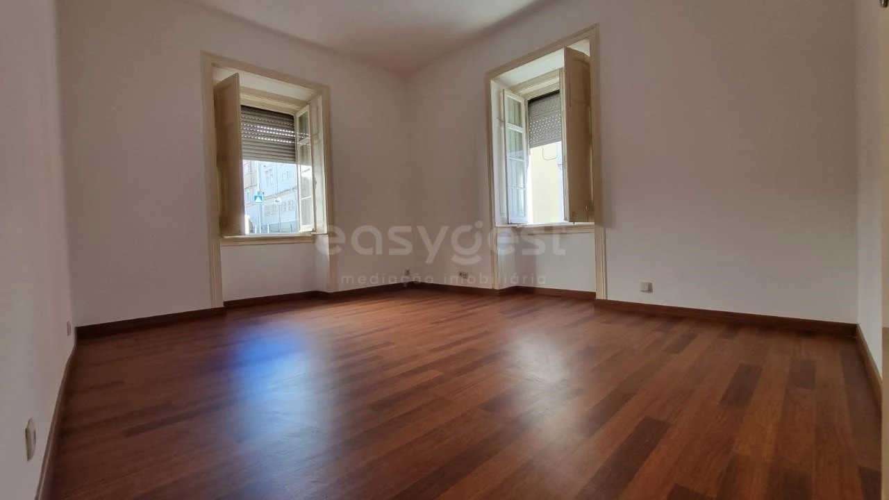 Apartamento T4 para Venda em Ajuda Foto 6