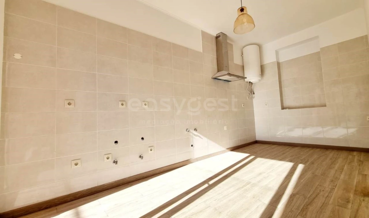 Apartamento T4 para Venda em Ajuda Foto 14