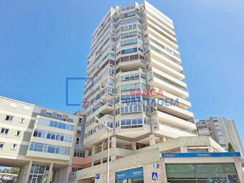 Apartamento T6 para Venda em Ajuda Foto 1