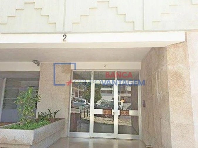 Apartamento T6 para Venda em Ajuda Foto 4